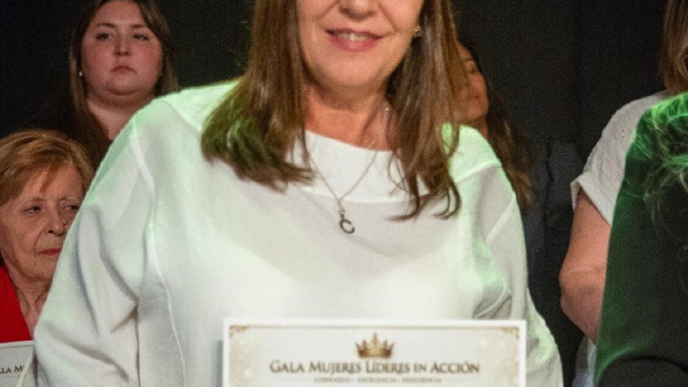 Reconocimiento a la secretaria general de ATE Quilmes en el Teatro Municipal