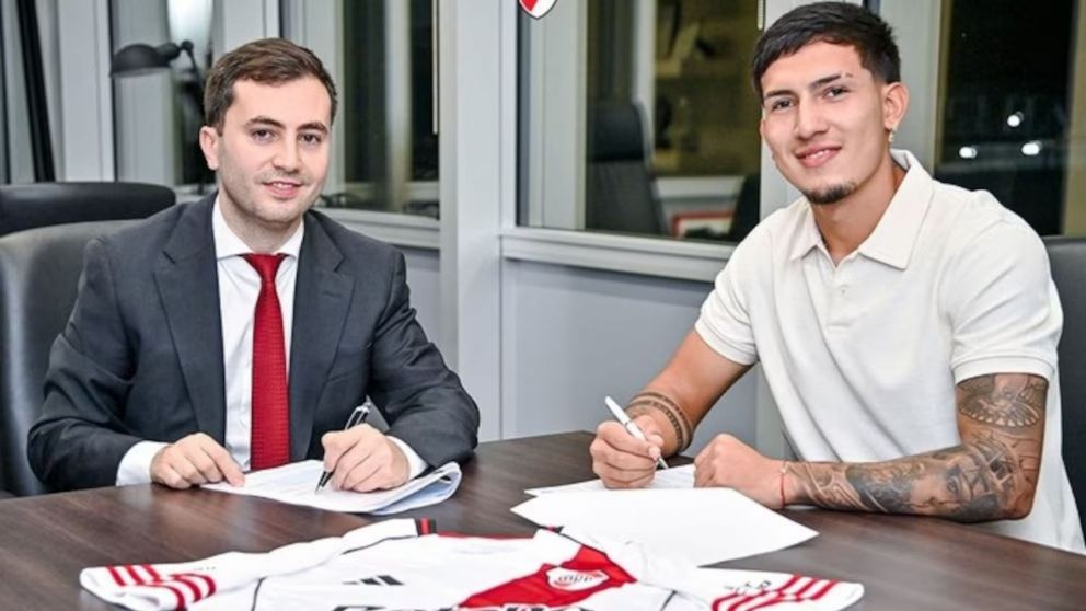 Stefano Di Carlo junto a Tob�as Ram�rez, flamante refuerzo de River.