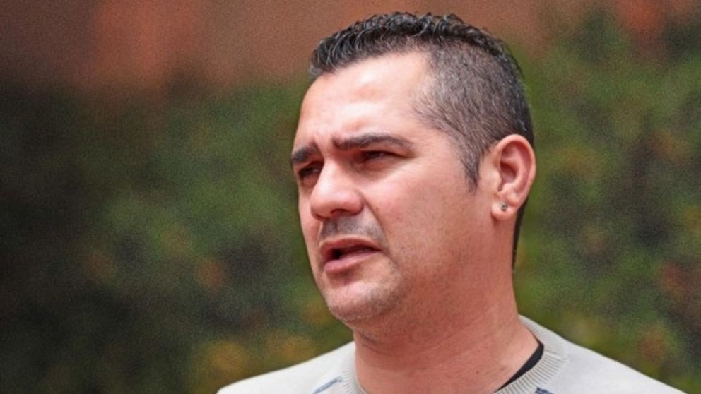 Hugo Alberto Morales, lejos de los medios y el fútbol, pero en el ojo de la tormenta.
