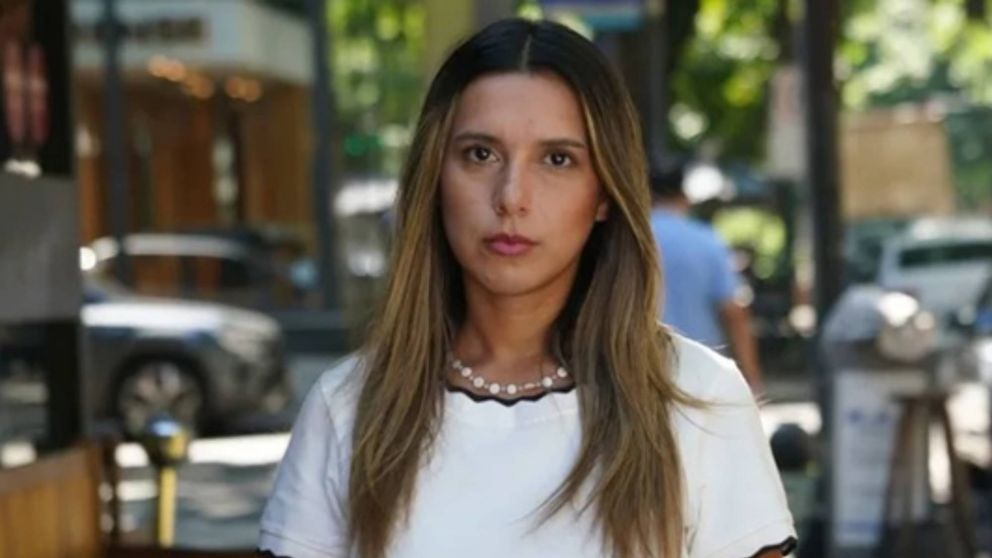 Sin tobillera electrónica, Agostina Páez, la abogada argentina detenida por racismo en Brasil se prepara para volver al país.
