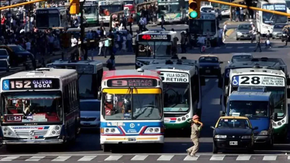 Colectivos: las empresas anunciaron que habr� recorte de servicios desde este mi�rcoles por la suba del combustible