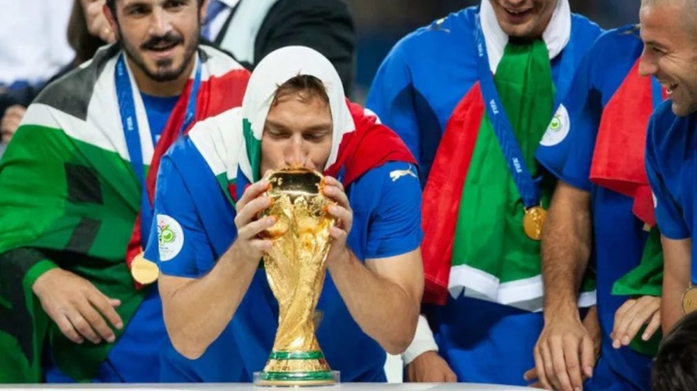 Italia se consagr� campe�n en el Mundial 2006 por cuarta vez en su historia. Luego de ello, la debacle total. 