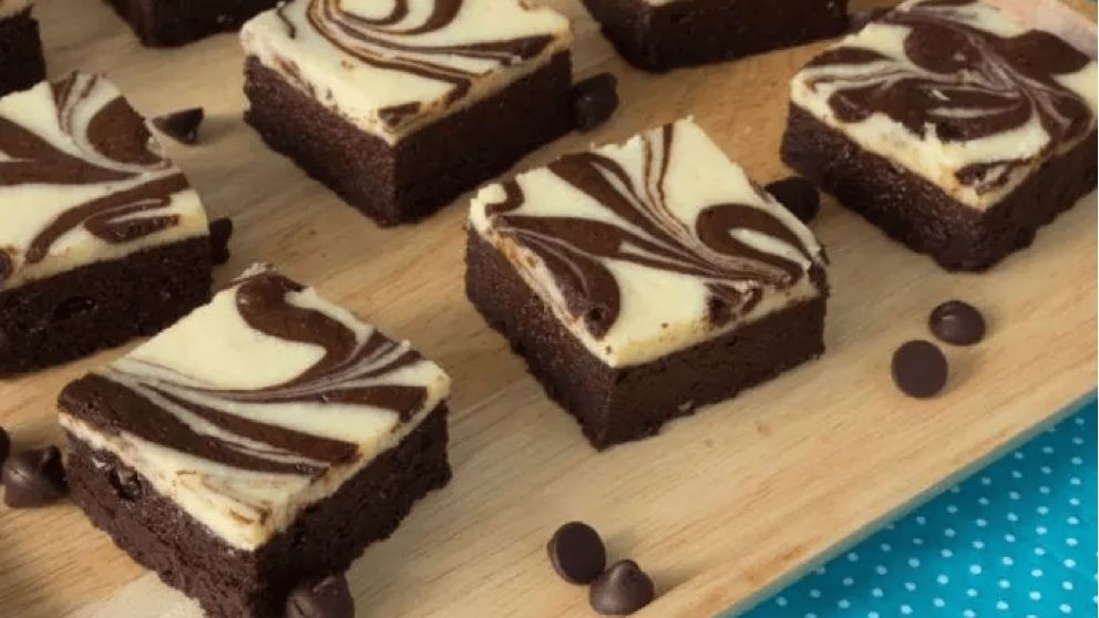 Deliciosos brownies marmolados: receta fácil, bien húmeda y sabrosa para lucirte en la merienda