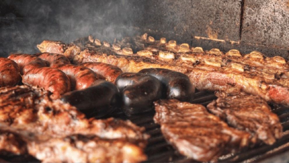 Vegano fue a una parrilla, reclamó "falta de opciones" y el dueño lo destruyó con su respuesta: "No tenés vergüenza"