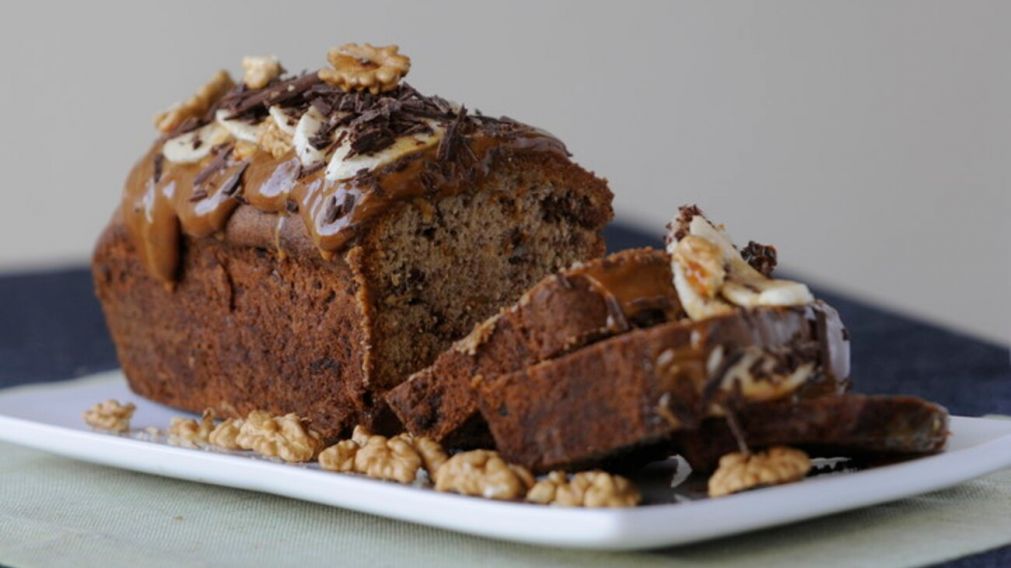 Una bomba de sabor: receta para hacer budín de banana split y deleitarse a la hora de la merienda.