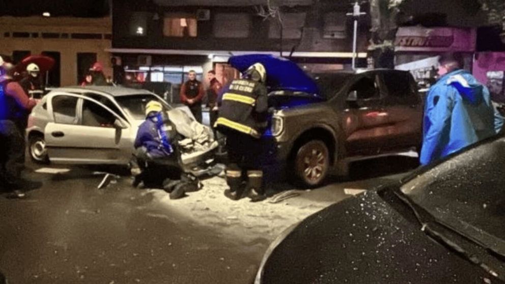 El choque entre el automóvil y la camioneta se produjo en el barrio de Chacarita (X).