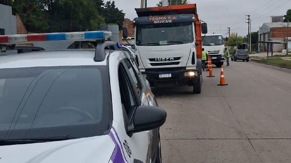 Lo pararon en Quilmes Oeste con una carga de tierra, no tenía todo en regla y terminó detenido
