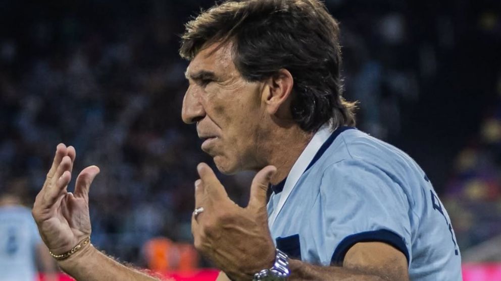 Gustavo Costas podría perder un jugador clave de Racing.