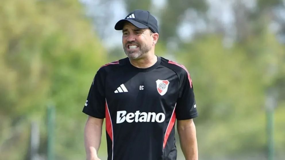 Eduardo Coudet mantiene dudas en la delantera de River.