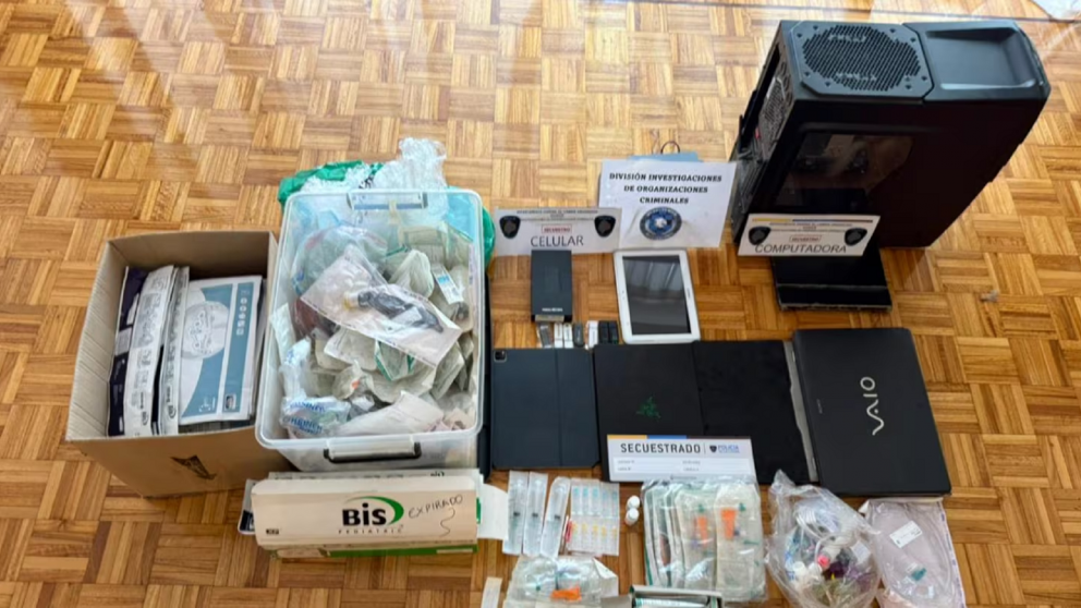 Parte de los secuestrado en la casa de los médicos acusados.