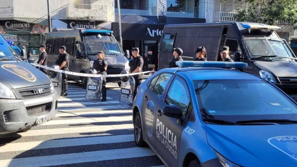 Investigan el vínculo entre la muerte de un anestesista, el robo de drogas y fiestas privadas.