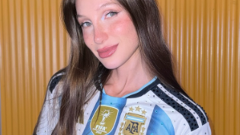La emoción de Yami Safdie al cantar para la despedida de la Selección Argentina en La Bombonera