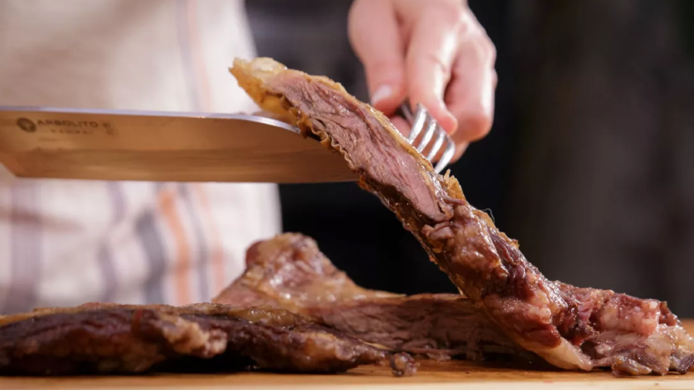 Bajó de precio y es un manjar: el corte de carne "premium" que se luce en la parrilla.