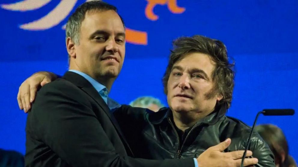 El apoyo de Javier Milei a su Jefe de Gabinete, Manuel Adorni.