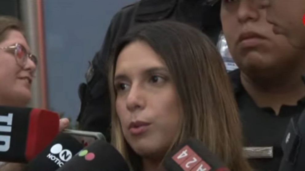 La abogada argentina acusada de racismo en Brasil volvi� al pa�s.