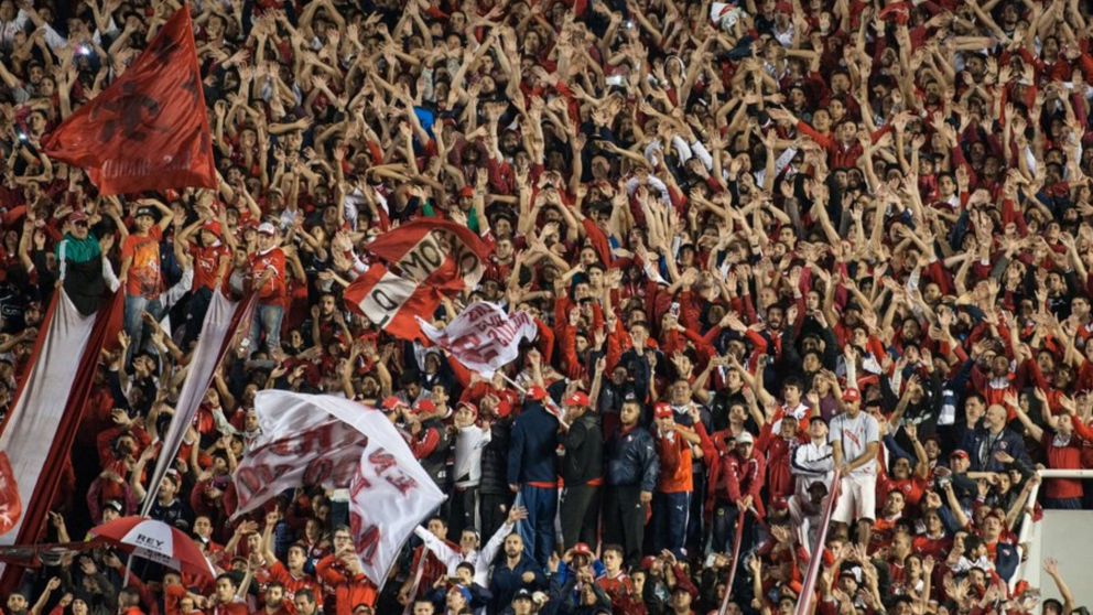 Los hinchas de Independiente agotaron muy rápido las entradas para el clásico del sábado ante Racing.