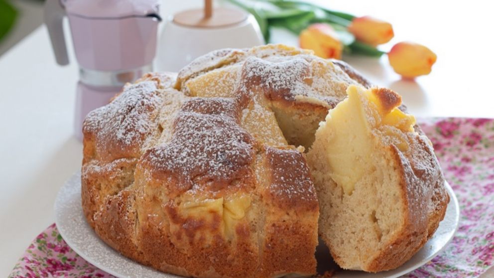 Cómo hacer "torta nua", el bizcochuelo italiano que lleva crema pastelera en su interior y es una bomba de sabor.