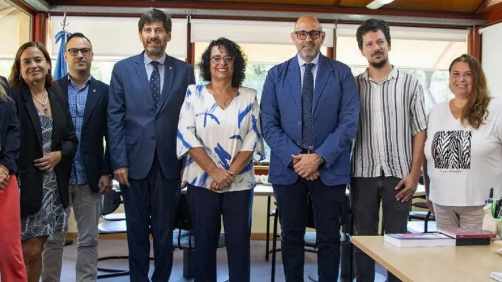 Con becas, convenios y ranking global, la UNQ gana lugar en la escena internacional
