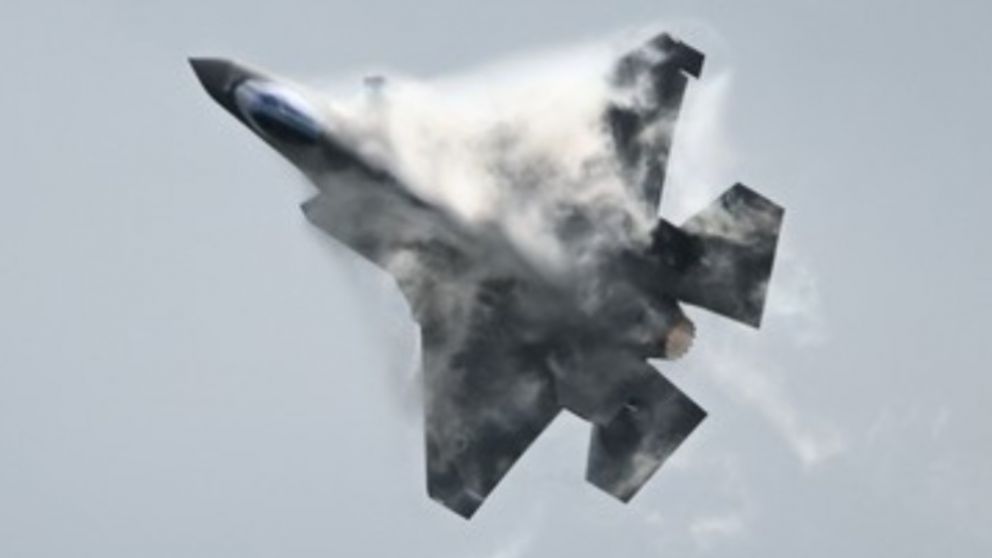 Irán aseguró que derribó un avión de combate de Estados Unidos.