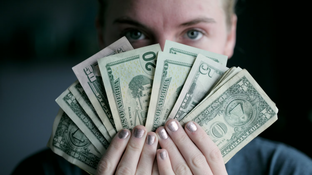 Los 3 signos que multiplicarán su dinero y ahorros en abril, según la numerología.