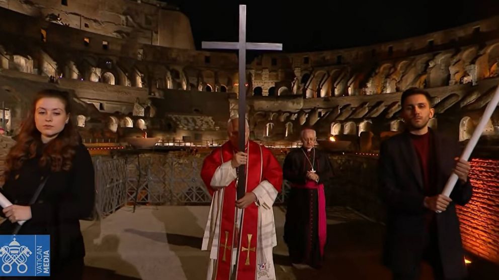 �EN VIVO! V�a Crucis presidita por el Papa Le�n XIV.