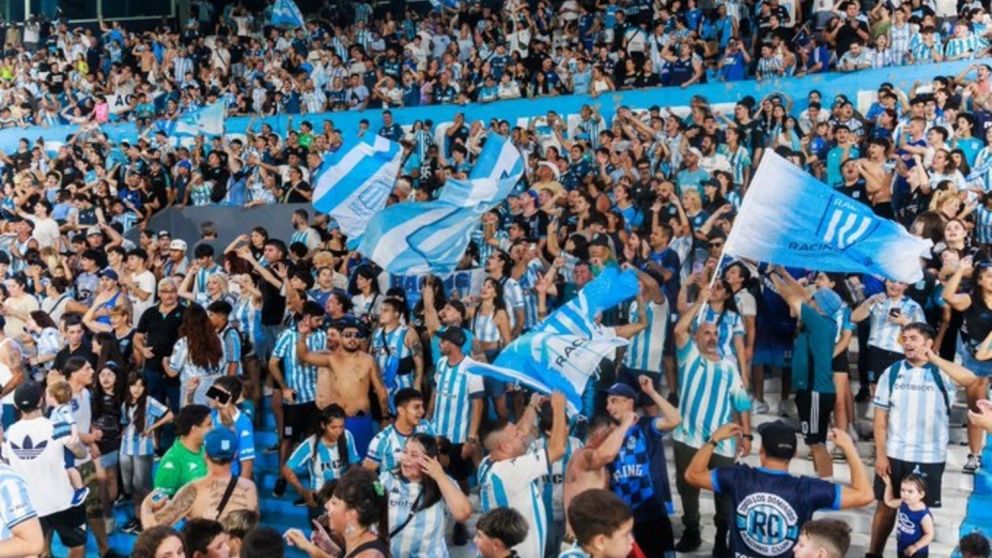 En el mismísimo Cilindro de Avellaneda, el plantel Albiceleste recibió el calor y la locura de su gente.