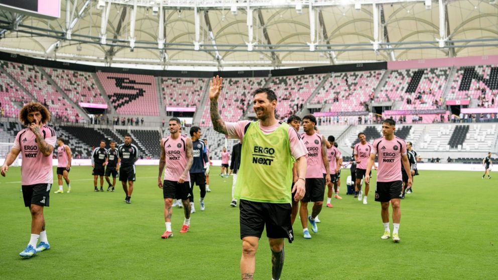 Lionel Messi feliz con el nuevo estadio del Inter Miami.