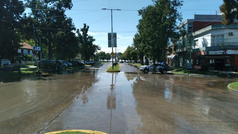 Crecida del Río de la Plata: el agua avanzó sobre la costa de Quilmes