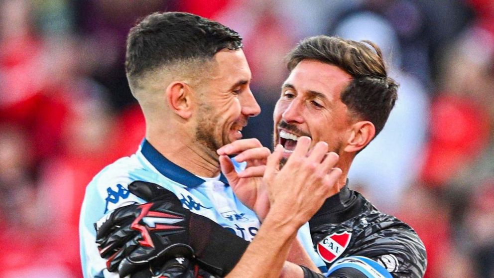 El minuto que calentó el clásico entre Independiente y Racing: del insólito penal que falló Maravilla Martínez a los incidentes en los bancos