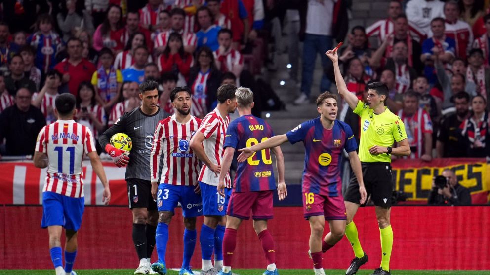 Gol de Simeone y expulsión para Nico González: Atlético de Madrid perdió en el final con Barcelona por la Liga