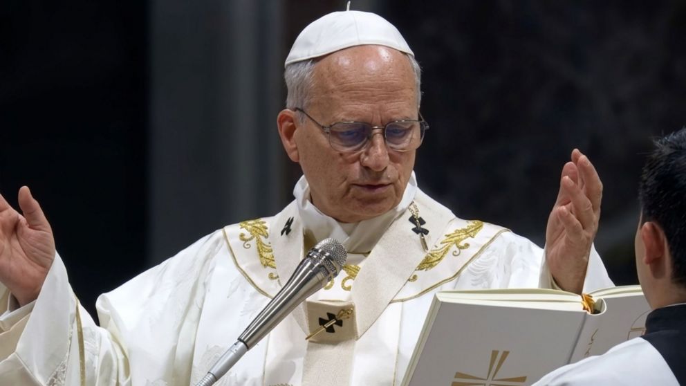 El papa León XIV llamó a no dejarse paralizar por el miedo, la desconfianza y las divisiones, en su primera Vigilia Pascual (Imagen: captura Vatican News).