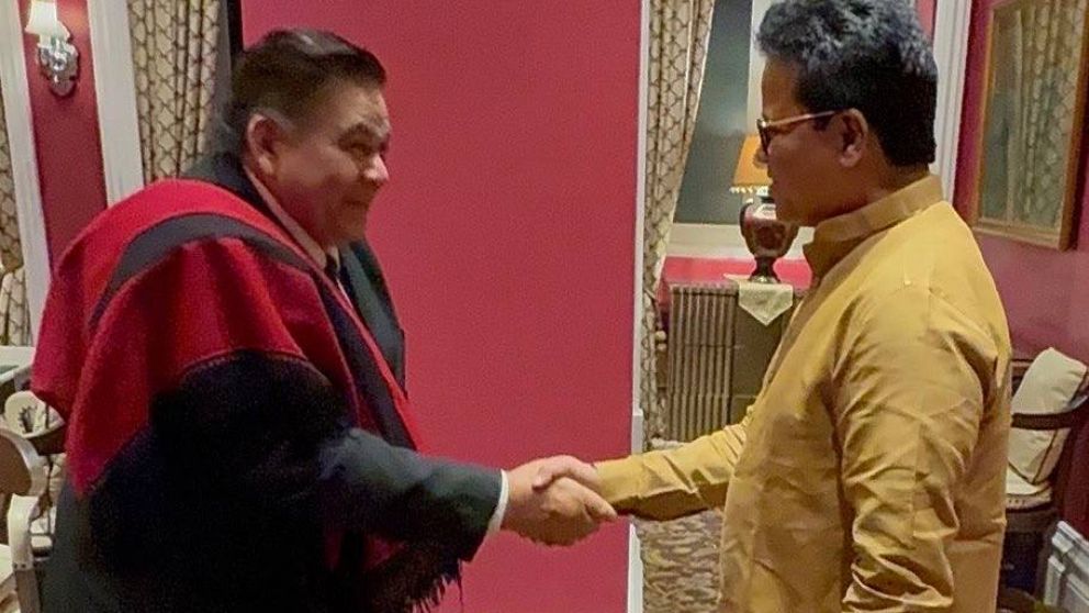 Mario Ishii se reunió con el alcalde de Bombay, Sanjay Shankar Ghadi.