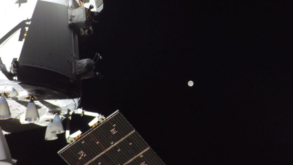 La NASA confirmó que la misión Artemis II, a bordo de la nave Orion, ya llegó a la mitad del camino a la Luna (Imagen: NASA).