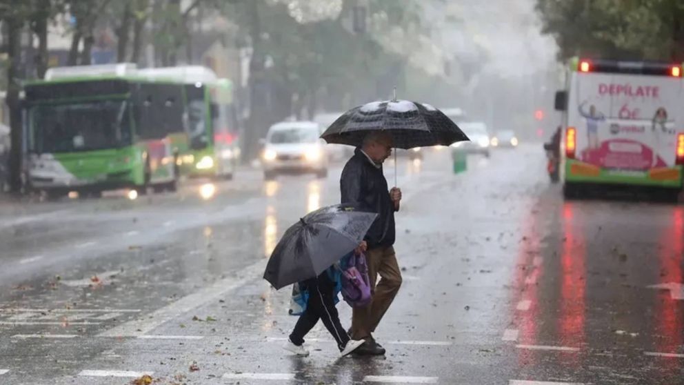 Pronóstico semanal: alerta por ciclogénesis, lluvias intensas y ráfagas de viento en el AMBA desde este lunes.