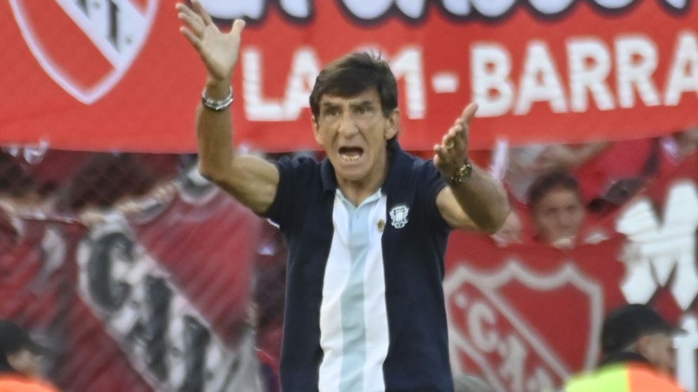 Gustavo Costas quiere dar vuelta la página lo más rápido posible.