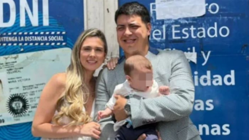 Mariano Robles, Solana Albornoz y su pequeño bebé.