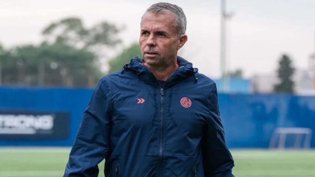 Gustavo Álvarez está al mando de San Lorenzo hace poco y ya se ve su estilo.