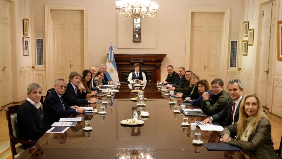Javier Milei encabezó reunión de Gabinete en la Casa Rosada y dio respaldo a Manuel Adorni.