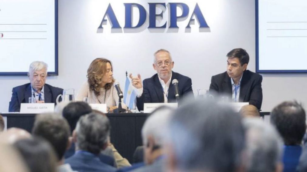 ADEPA expresó su preocupación por la presunta operación de espionaje y desinformación.