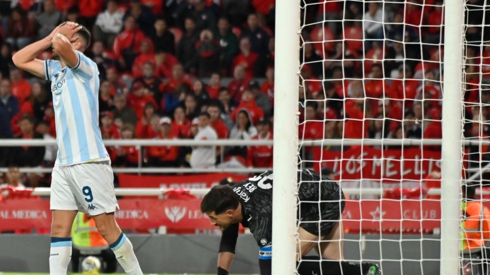 Maravilla picó un penal ante Independiente y, además, erró una chance abajo del arco. Fue gran protagonista del clásico de Avellaneda.