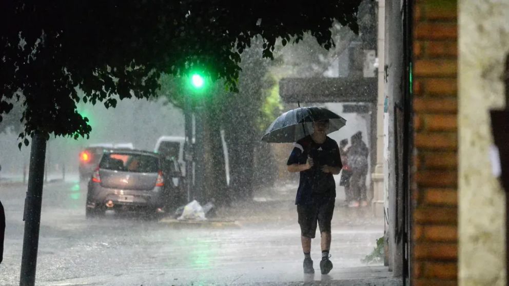 El SMN emitió una alerta naranja y amarilla por tormentas, lluvias y vientos en 10 provincias (Imagen ilustrativa).
