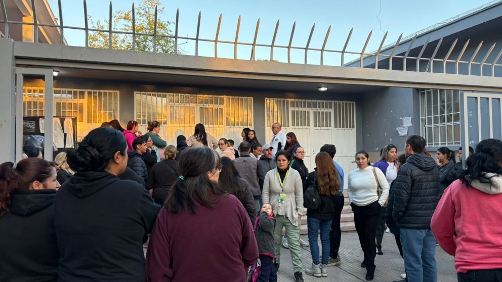 ¡Ahora en Mendoza! Alumno de primaria fue a la escuela con un cuchillo de carnicero