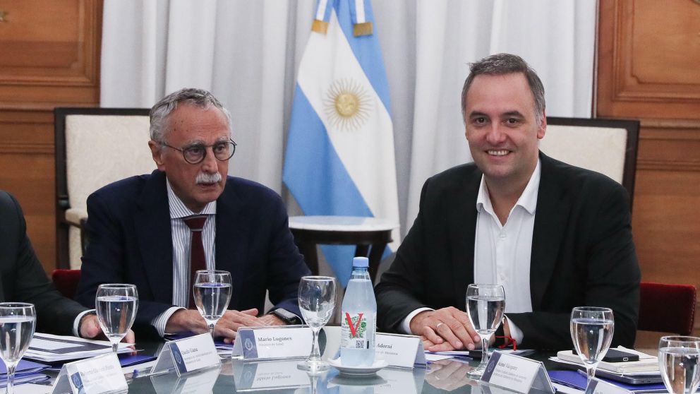 Manuel Adorni recibió al ministro de Salud, Mario Lugones, y su equipo técnico en la Casa Rosada.
