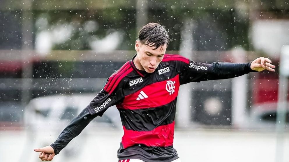 Juan Sayago hizo parte de las divisiones inferiores en River y luego fue cedido a pr�stamo al Mengao. Hoy sue�a con sumar minutos en la Libertadores. 