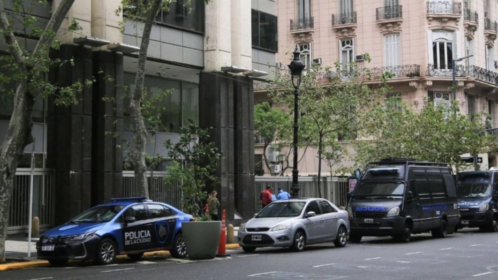 El Gobierno reforzó la seguridad en las embajadas de Estados Unidos, Israel e Irán ante amenazas externas