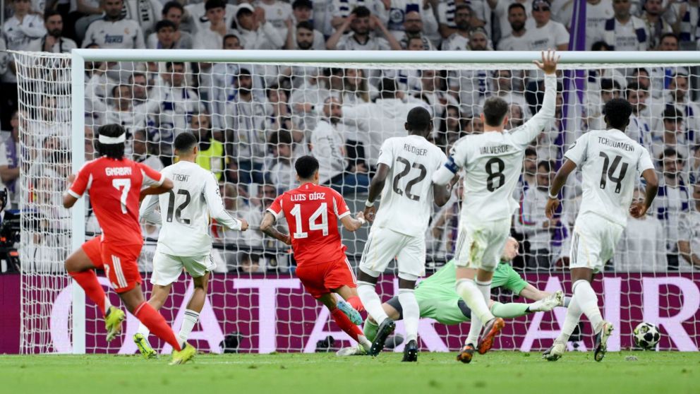 Con gol del colombiano Luis Díaz y del inglés Kane, Bayern Múnich sorprende al Madrid en España.