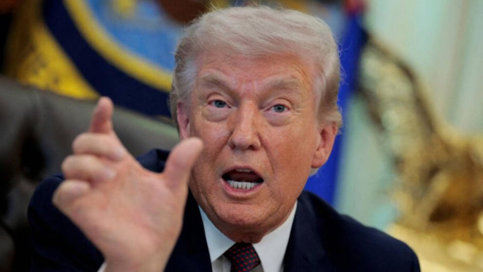 Trump amenaza con aranceles del 50 % a proveedores de armas de Irán.