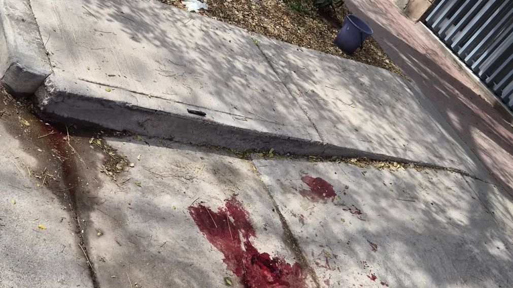 Atacó a la pareja de su ex tras violar la perimetral: en la pelea se apuñaló solo