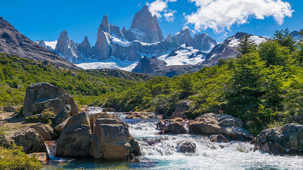 Un paisaje que parece detenido en el tiempo, donde cada rincón revela huellas de millones de años y vistas que desafían la imaginación.