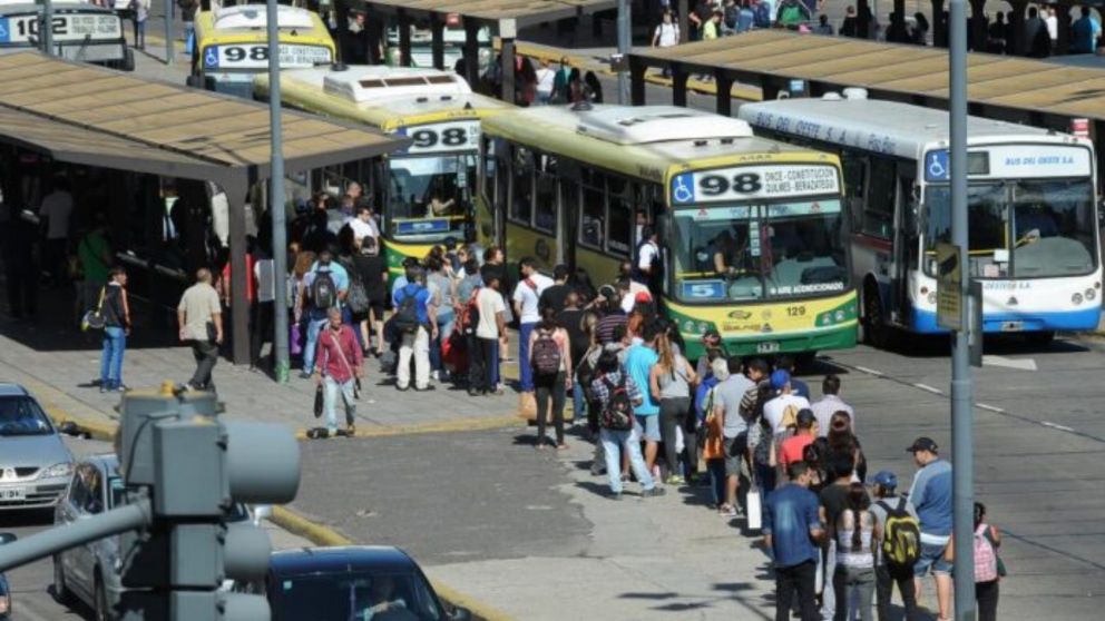 La medida no logró desactivar la reducción de frecuencias de colectivos.
